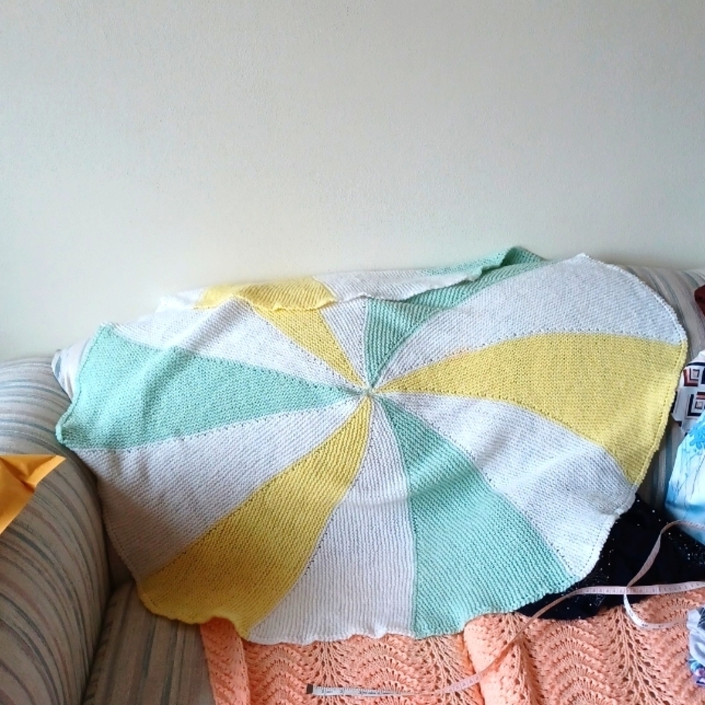 Baby blanket, 42" diameter
